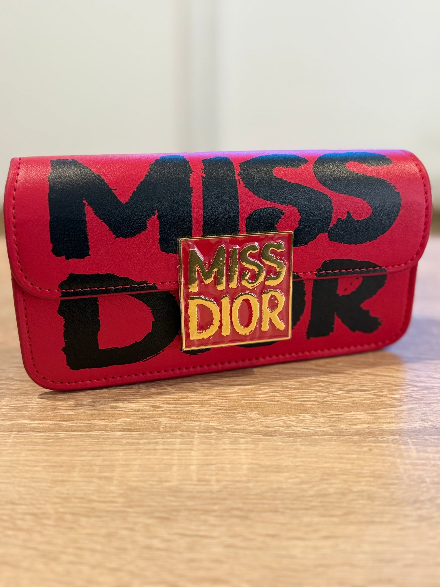 Bolso Cristian grafiti rojo