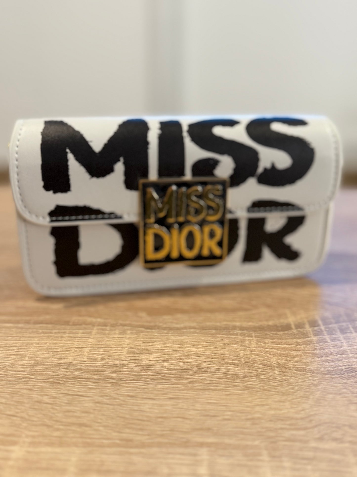 Bolso Cristian grafiti blanco